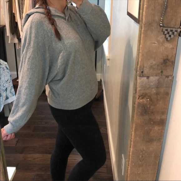 Project social T Out from under small hooded top - Picture 2 of 4